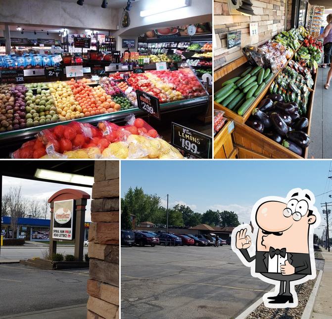 Sweet Berry Fresh Market in Wickliffe Restaurant reviews