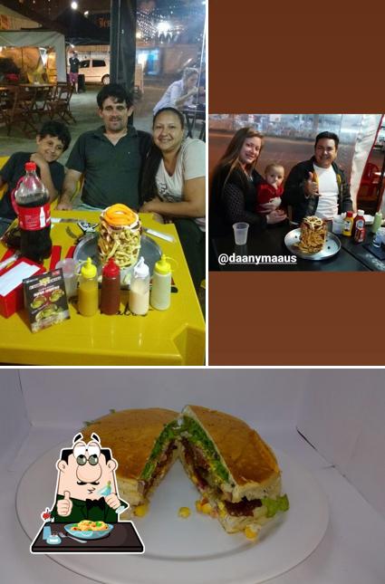Comida em Fries Food Lanches x Dogs