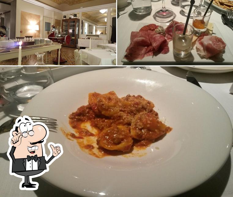 La interni e cibo del ristorante