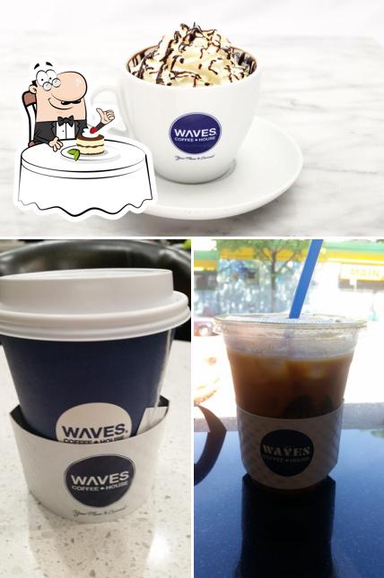 Waves Coffee House - Hastings offre une éventail de desserts