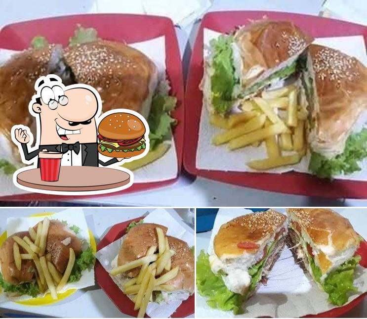 Hambúrguer em Mega Lanche Lanches, Porções e Bebidas