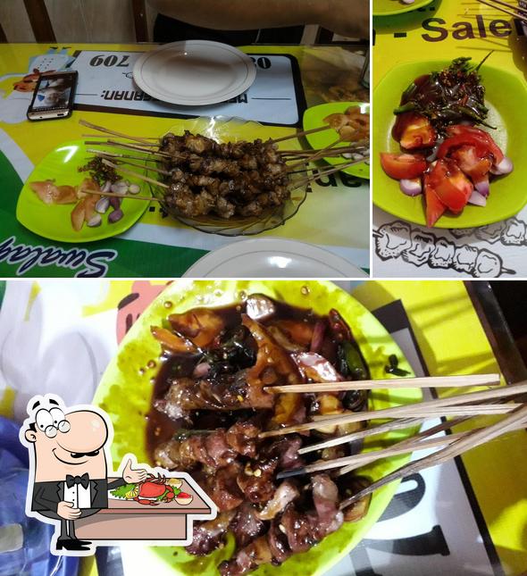 Toma marisco en Warung Sate Kambing Bu Warmah