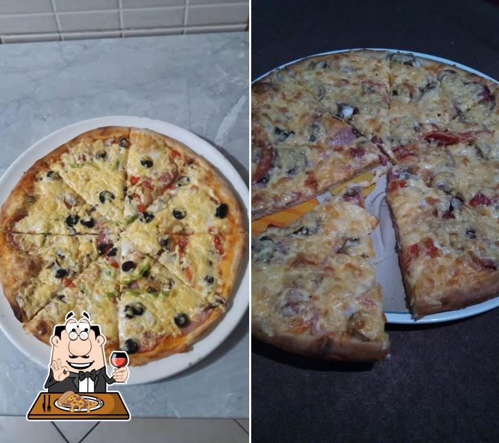 Prenez des pizzas à Cafe GRAND