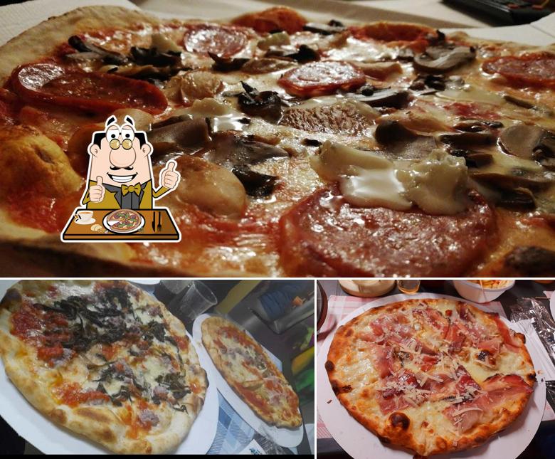 A Pizzeria Da chi Ragas, puoi goderti una bella pizza