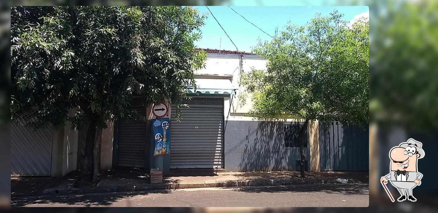 a área exterior é uma característica importante do Bar Do Pitta