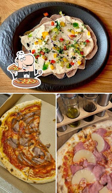 Order pizza at Oltre - кафе в центре Гомеля
