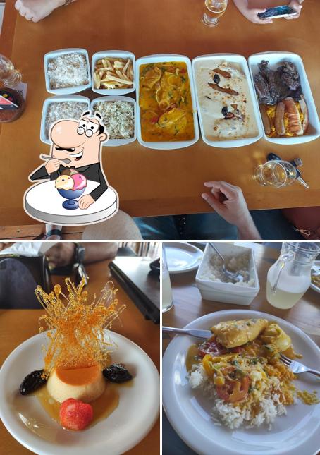Flutuante Restaurante Floriano PI. Comida Regional oferece uma seleção de sobremesas