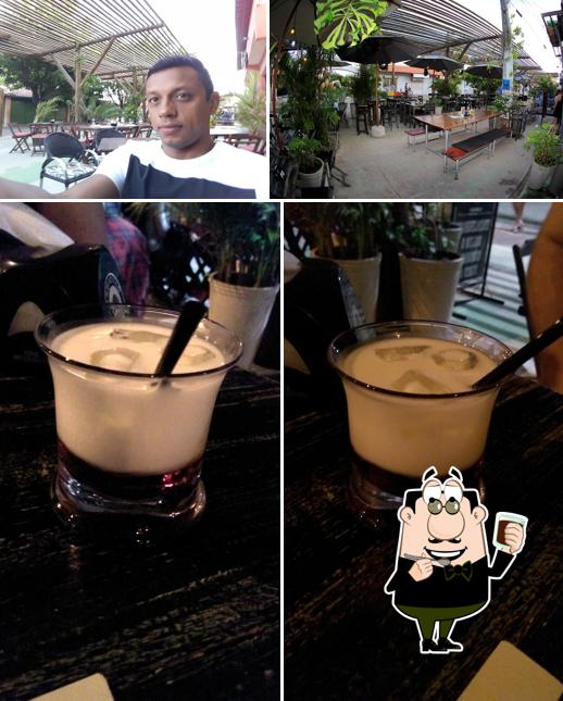 Desfrute de um drinque no Restaurante e Bar, Armadillo Burgers & Grill- Cumbuco