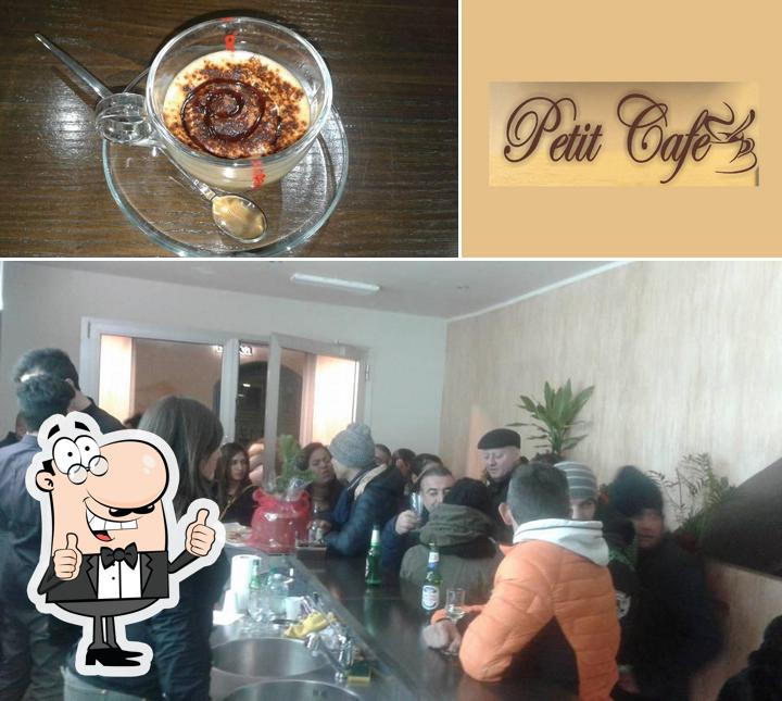 Voici une image de Petit Café