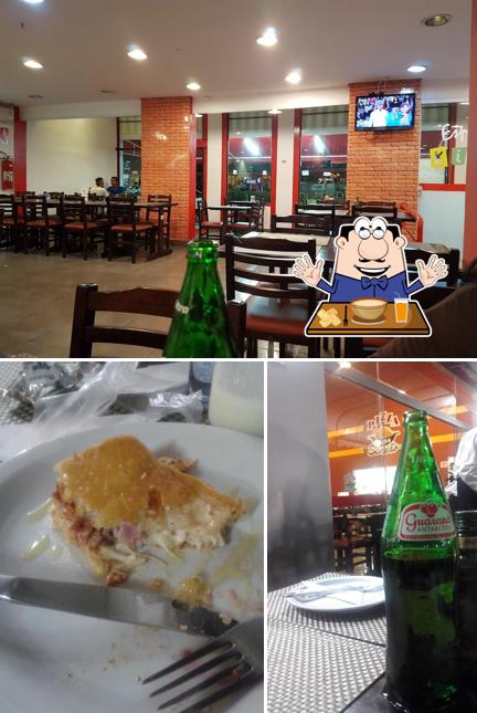 A foto da comida e interior no Pizza Frita Semião