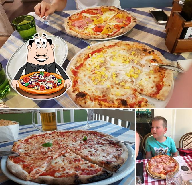 A Pizzeria Ristorante Gente di Mare, puoi goderti una bella pizza