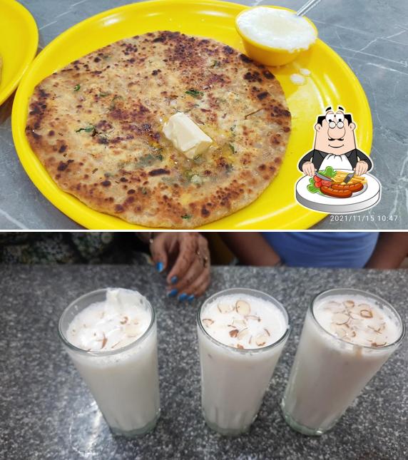 Food at Billa Doodhwala Parantha Center