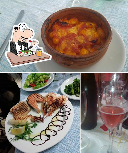 Tra le varie cose da Ristorante Il Golfo si possono trovare la cibo e vino