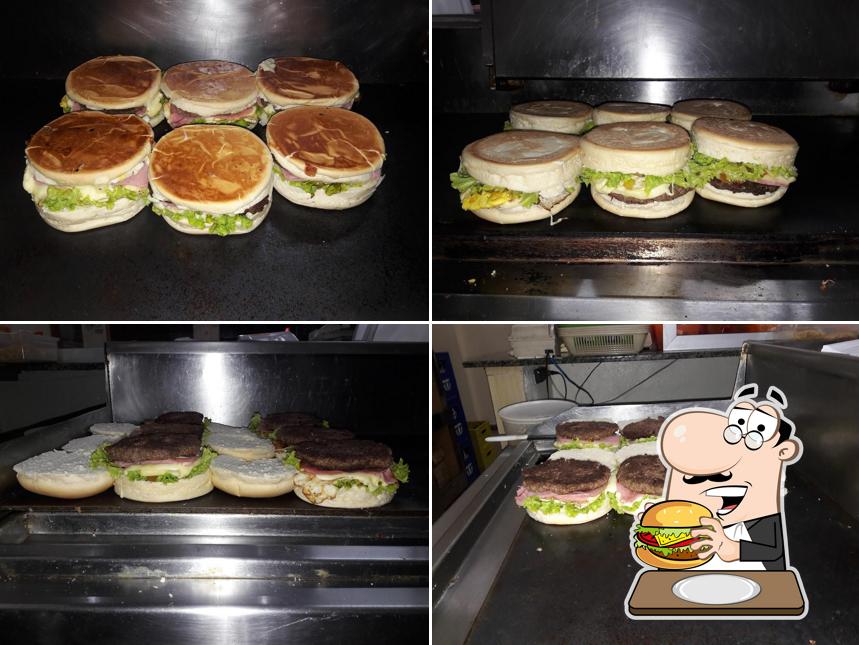 Deguste um dos hambúrgueres servidos no Dog Brasil (Lanches Londrina)
