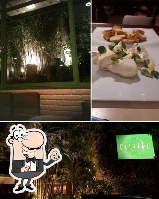 Esta é a imagem apresentando exterior e comida no Cristal Pizza Bar & Grill