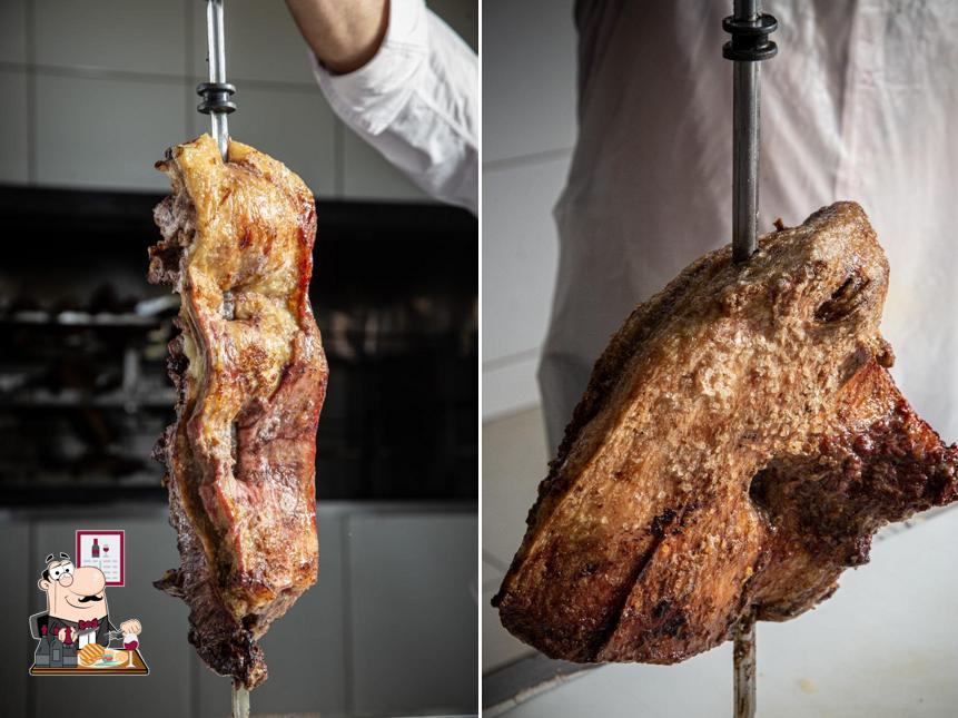 Escolha pratos de carne no Restaurante e Churrascaria Tigrão + UM