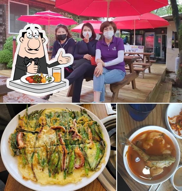 Among different things one can find food and interior at 최가네매운탕