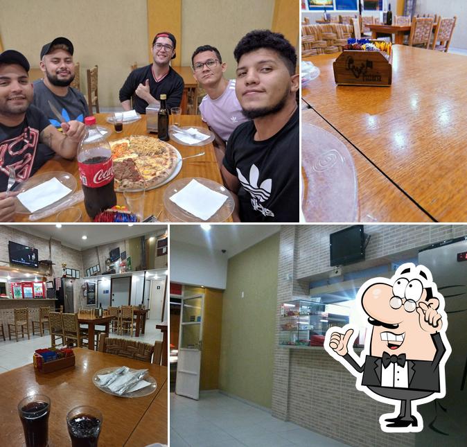 O interior do Pizzaria Clone Hamburgueria