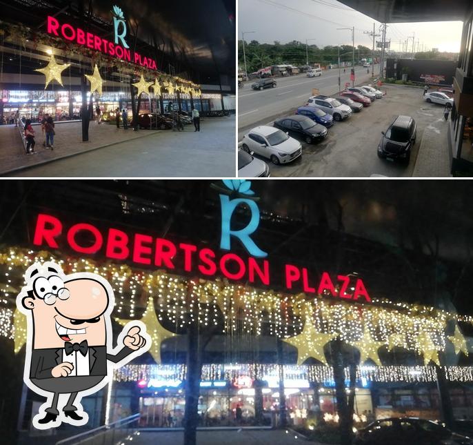 Pizza Hut Robertson Plaza restaurant, Kawit Restaurant reviews