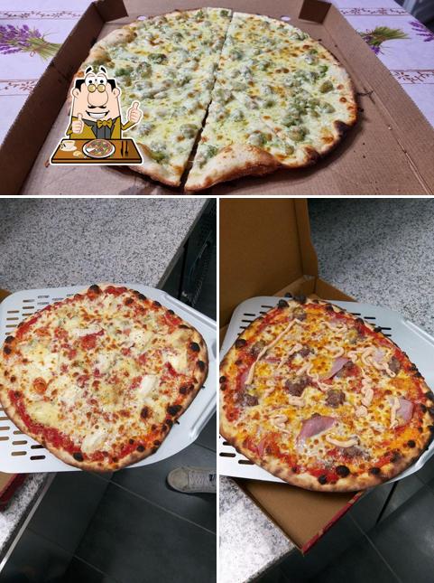 Pick pizza at BAP'z (BonAppéPizz)