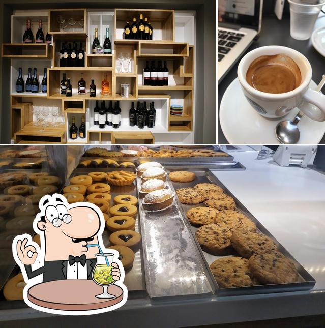 Взгляните на это изображение, где видны напитки и еда в Semplice Café