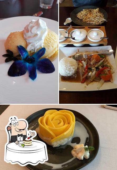 "Aticha Thai Cuisine" предлагает большой выбор десертов