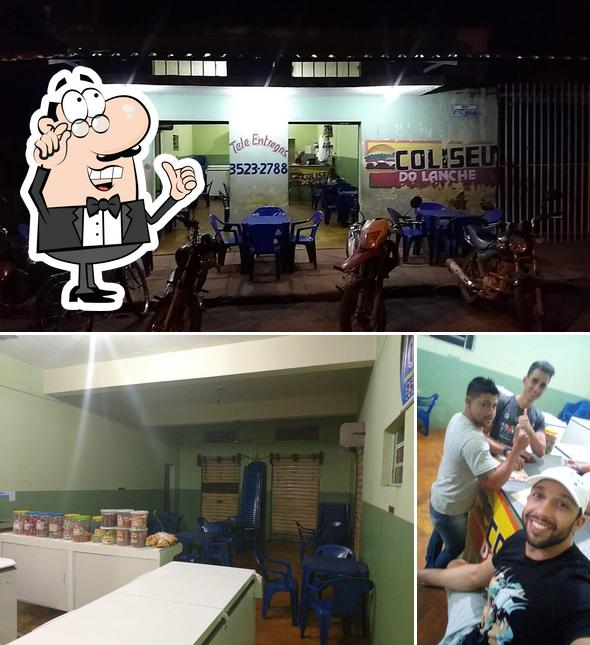 O interior do Coliseu Lanches