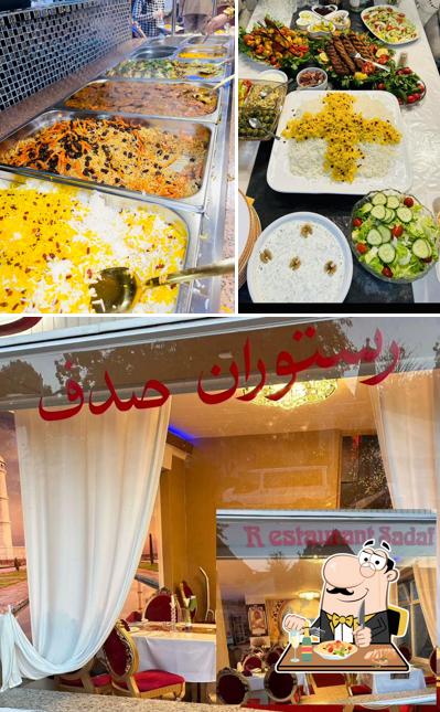В Sadaf Restaurant, رستوران صدف есть еда, внутреннее оформление и многое другое