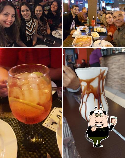 Desfrute de uma bebida no MOJICA Restaurante Pizzaria