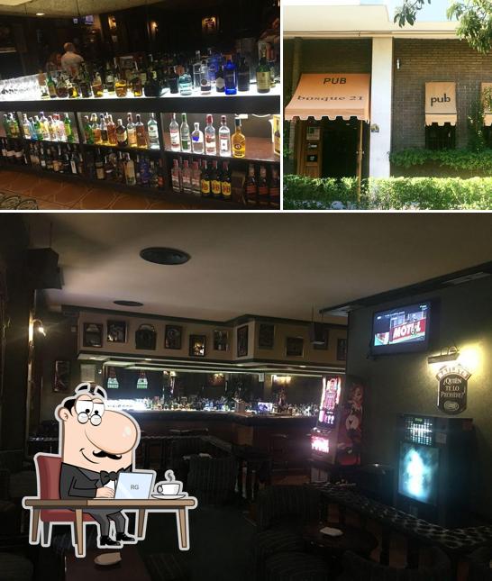 This is the photo depicting interior and beer at Pub Bosque 21