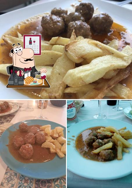 Get meat meals at Restaurante Sarabia