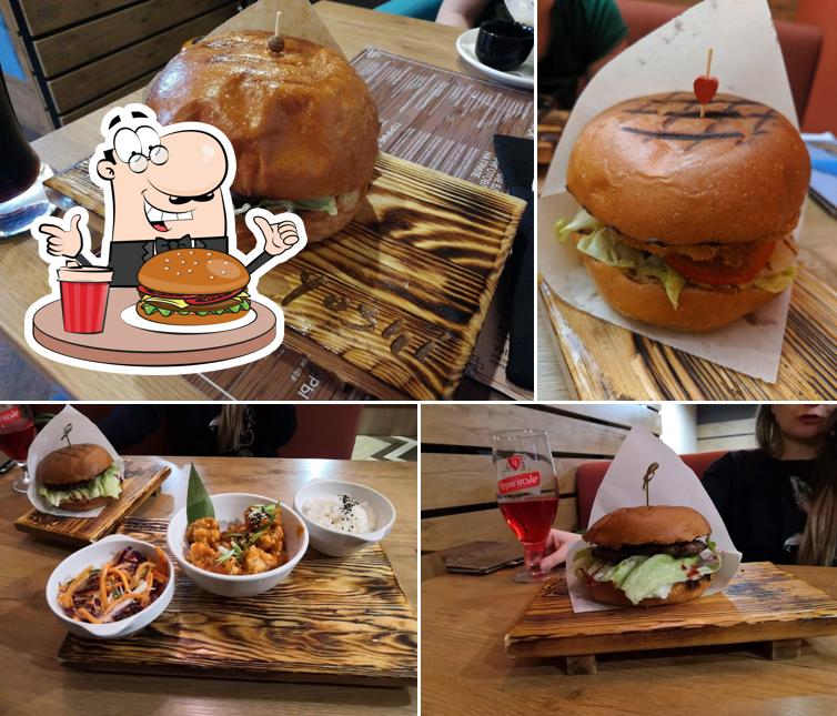 Закажите гамбургеры в "Yoshi кафе паназианской кухни"