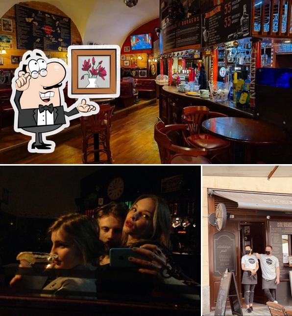 L'intérieur de Holidays' Pub