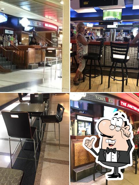 The Junction Pub in Chicago Restaurant menu and reviews