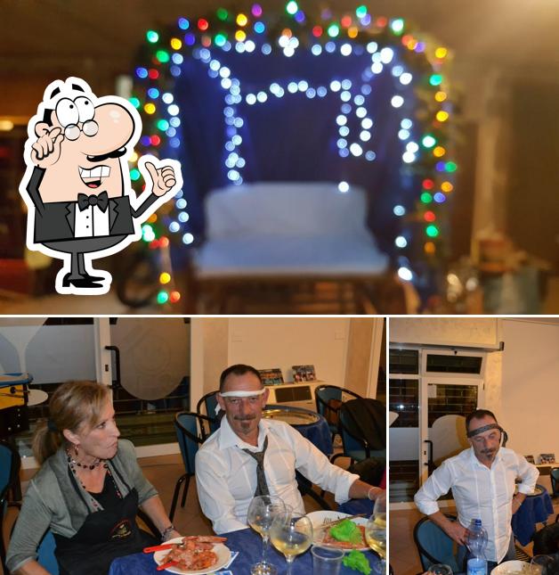 Dai un'occhiata agli interni di Bar Smile