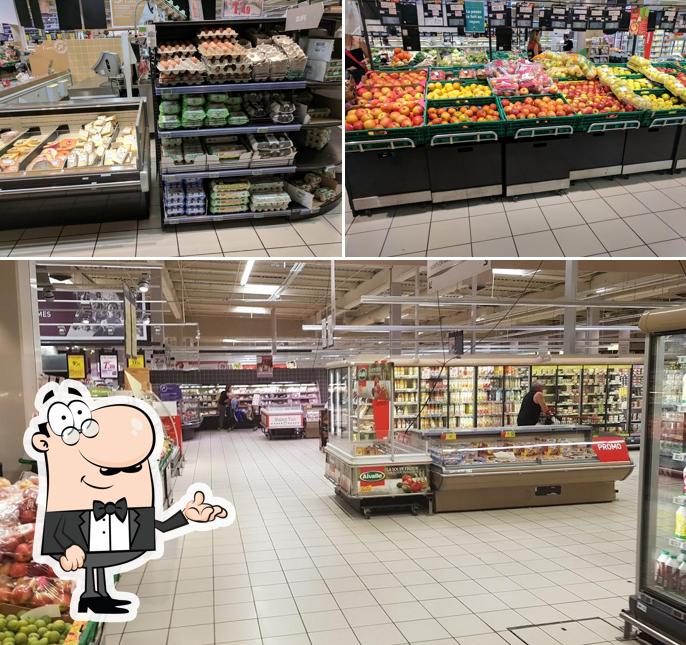 Installez-vous à l'une des tables de Intermarché HYPER Agen