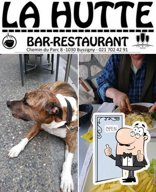 Vedi la foto di La Hutte Bar-Restaurant