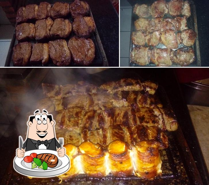 Experimente pratos de carne no Caldos E Cia Espetaria
