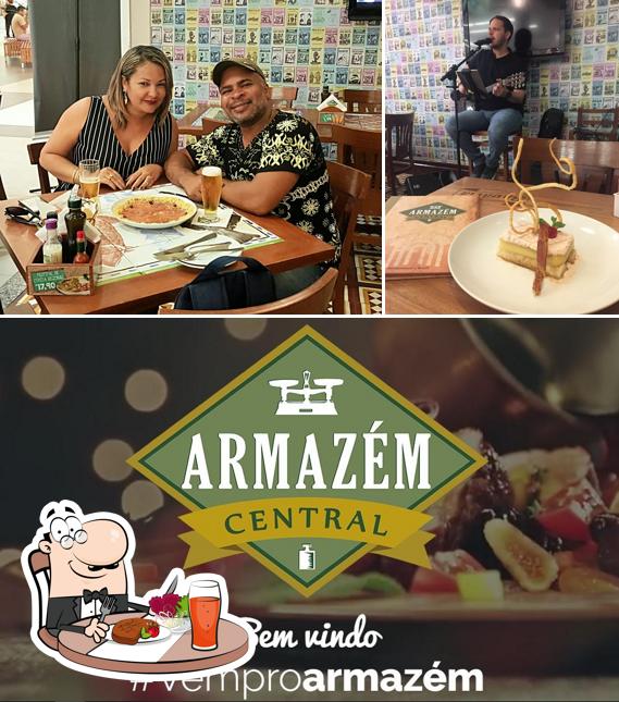 O Armazém Central se destaca pelo mesa de jantar e comida