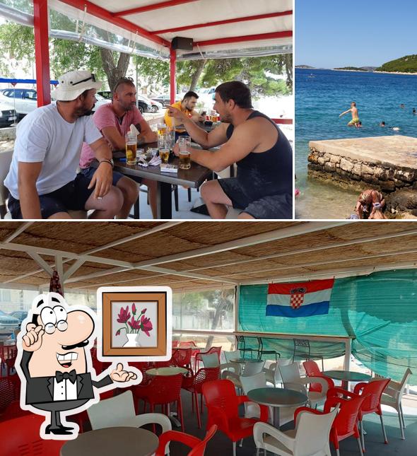 Dai un'occhiata agli interni di Beach Bar Bambu