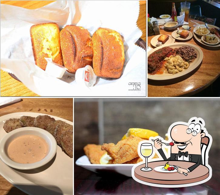 Southern Hands Homestyle Cooking, 6025 Winchester Rd in Memphis
