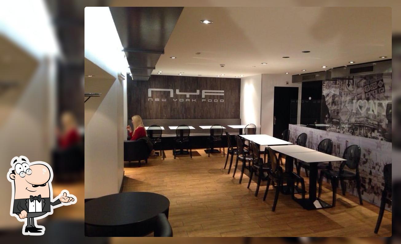 Siediti a un tavolo di New York Food Company