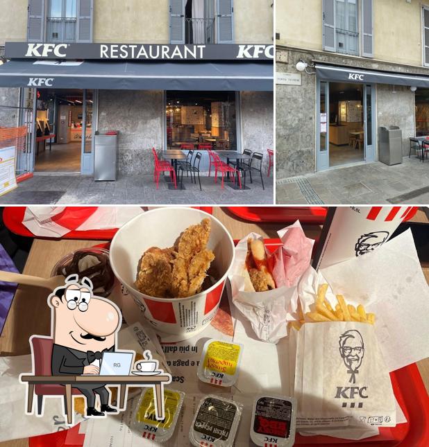 La foto della interni e cibo di KFC