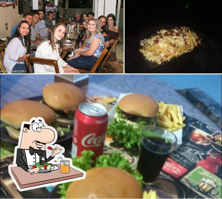 O Raul Burguer se destaca pelo comida e balcão de bar