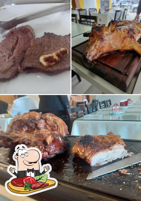 Experimente refeições de carne no Leitão Churrascaria Rodízio