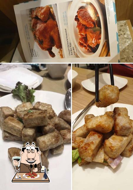 Order meat dishes at PUTIEN - Living World Mall