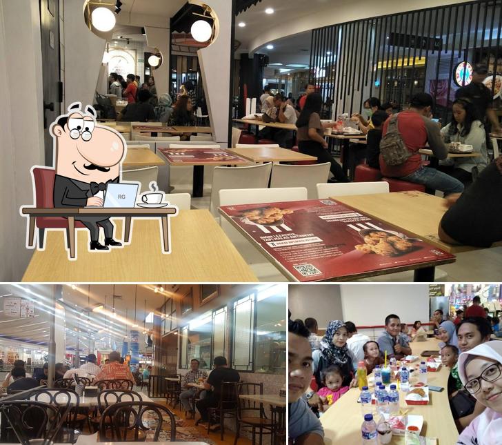 Check out how KFC Lippo Supermal Karawaci looks inside