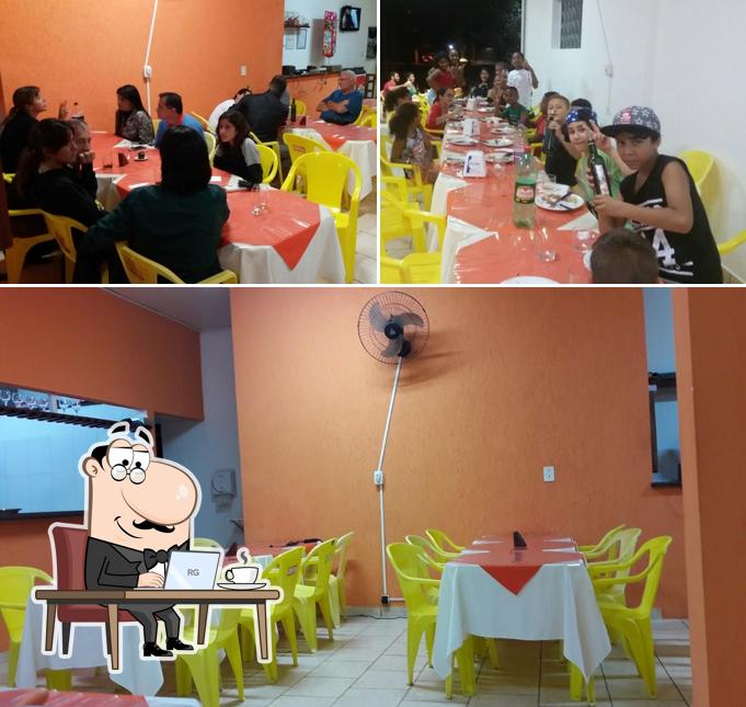 Veja imagens do interior do Parada Da Pizza