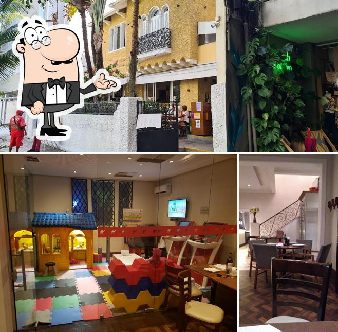 Sente em uma das mesas no Pizzaria Camelo - Ipanema