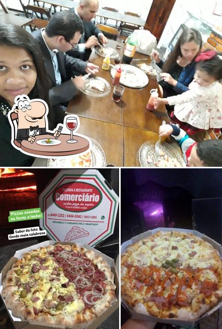 Comida em Pizzaria Comerciário